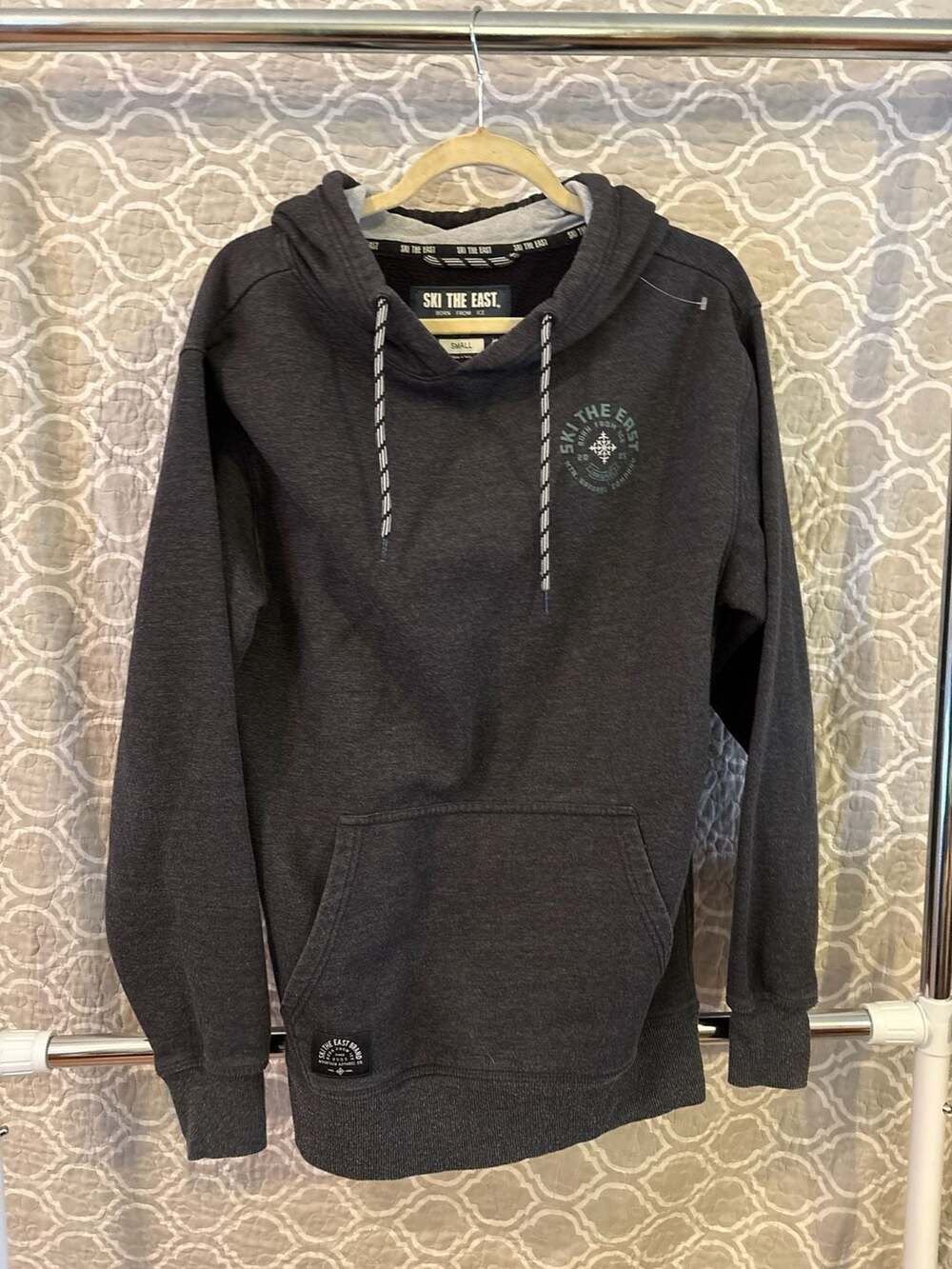 Ski The East Born From Ice Charcoal Gray Graphic Fleece Hoodie Size Small